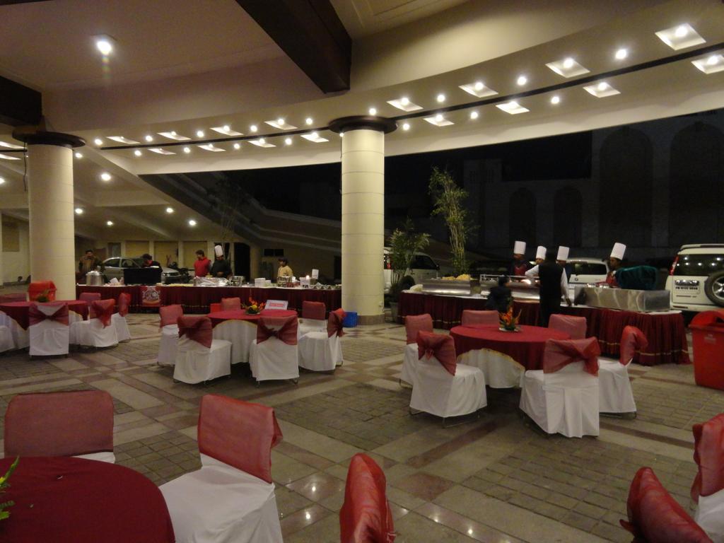 Gulmor Hotel Ludhiana Exterior photo